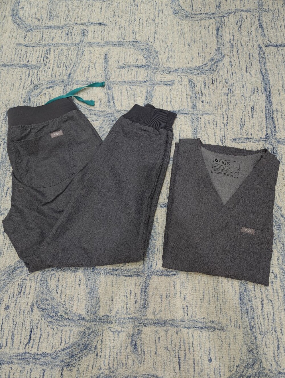 FIGS Scrub Set In Graphite- Catarina V-Neck Top Size S & Zamora Pants Size S/P